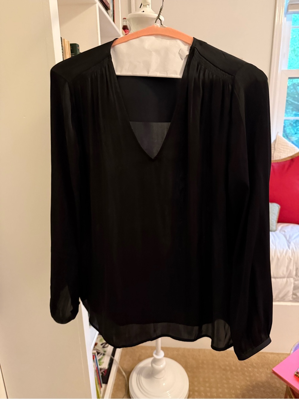 Banana Republic Black 100% Silk V-Neck Long Sleeve Blouse